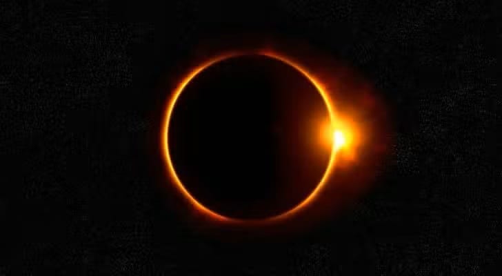 Un objeto desconocido produce los eclipses, según los terraplanisras